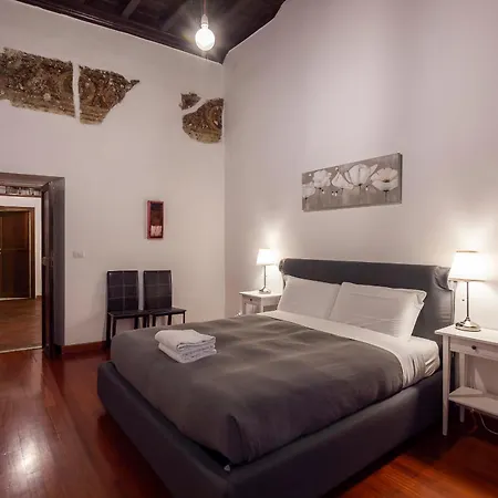 Piazza Navona Charming Large Apartment